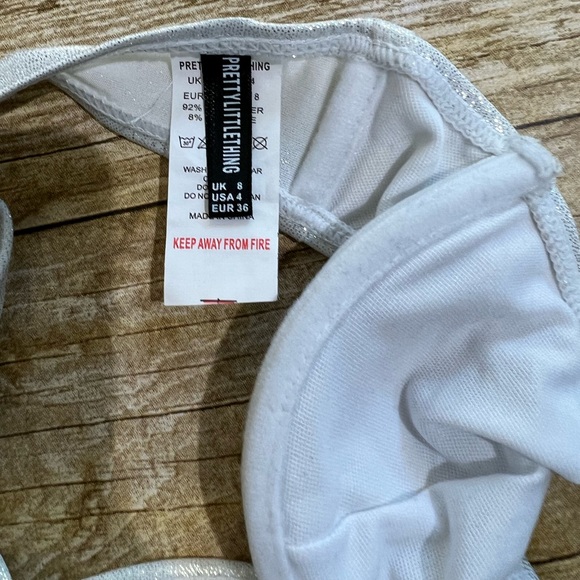 PRETTYLITTLETHING Underwired Square Neck Bikini Top - Picture 3 of 4